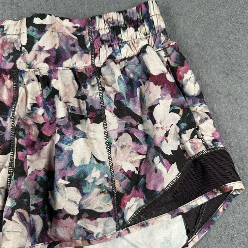 Lululemon Shorts Womens 4 Purple Black Floral Hotty‎ Hot Short 2.5 Lined Mesh
